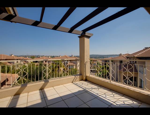 2 BEDROOM APARTMENT FOR SALE IN SUNNINGHILL